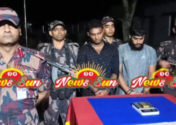 বেনাপোলের পুটখালী সীমান্ত থেকে প্রাইভেট কারসহ ১ কেজি ৬০ গ্রাম স্বর্ণসহ আটক ২