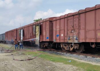 বেনাপোল স্থলবন্দরে ভারতীয় মালবাহী  ট্রেনের বগিতে আগুন