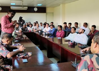 সীমান্তে চোরাচালানী রোধে সাংবাদিকদের সাথে মতবিনিময়  করলেন সেক্টর কমান্ডার আব্দুল্লাহ আল মামুন