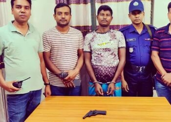 যশোরে তালিকাভুক্ত অস্ত্রধারী সন্ত্রাসী কালা জনি অস্ত্র-গুলিসহ গ্রেফতার