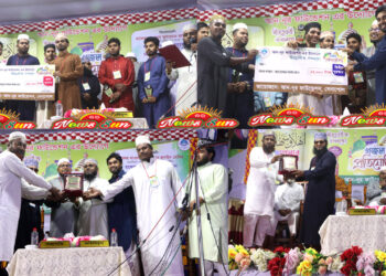 যশোর জেলা ভিত্তিক গজল প্রতিযোগিতায় চ্যাম্পিয়ন হলেন বেনাপোলের কৃতিসন্তান হুমায়ন কবির