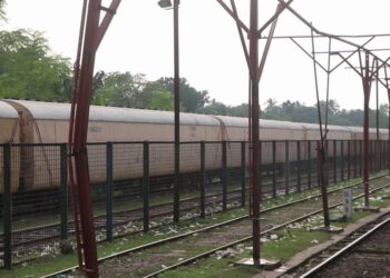 রপ্তানী বানিজ্যে গতিশীলতা আনতে এবার বেনাপোল দিয়ে কার্গো রেলে পাঠানোর উদ্যোগ নিচ্ছে সরকার