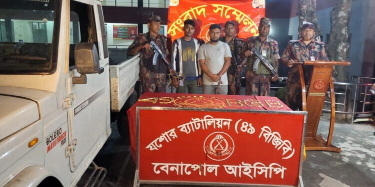 বেনাপোল আমড়াখালী চেকপোস্ট থেকে ১১২টি স্বর্নেরবারসহ আটক ২