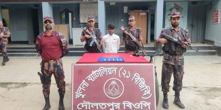 বেনাপোল দৌলতপুর সীমান্তে থেকে১৫ পিচ স্বর্ণবার সহ আটক ১