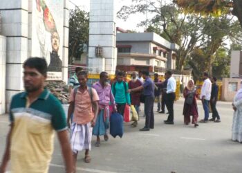 ঝড়ের কবলে পড়া আরো ২৬ জেলেকে বেনাপোল দিয়ে হস্তান্তর 