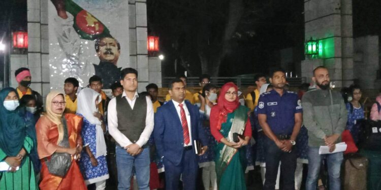 ভারতে পাচার হওয়া ২৪ কিশোর কিশোরী দেশে ফিরল