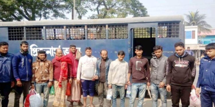 বেনাপোল পোর্ট থানা পুলিশের বিশেষ অভিযানে মাদক ও গ্রেফতারী পরোয়ানাভুক্ত আটক ১০