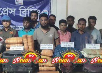 বেনাপোল সিমান্তে ডিবি পুলিশের অভিযানে ভারতীয় পণ্যসহ আটক ৮