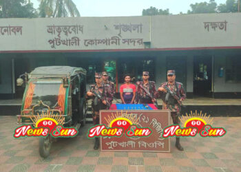 বেনাপোল পুটখালী সীমান্ত ১৮ টি স্বর্ণের বারসহ পাচারকারী আটক