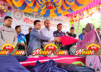 বেনাপোলের ঘীবা আলোর প্রদীপ স্বেচ্ছাসেবী সংগঠনের উদ্যোগে শীতার্থ দের মাঝে শীতবস্ত্র বিতরণ  