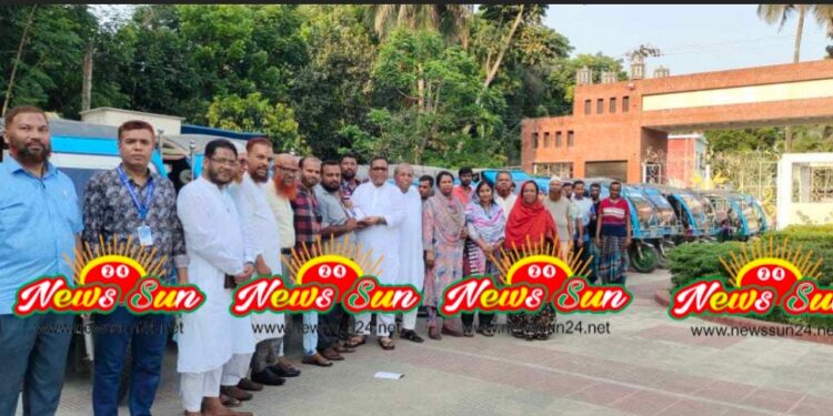 বেনাপোল পৌর এলাকার ইজিবাইক চালকদের দেয়া হলো স্মার্ট লাইসেন্স ও ব্লু-বুক