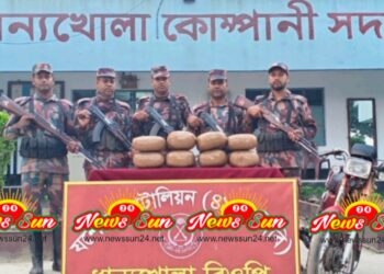 বেনাপোলের ধান্যখোলা সীমান্তে বিজিবির অভিযানে ৩৬ কেজি গাঁজা ও মটরসাইকেল উদ্ধার।