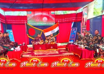 বেনাপোল দৌলতপুর সীমান্তে উভয় দেশের শান্তি রক্ষায় বিজিবি ও  বিএসএফ এর পতাকা বৈঠক 