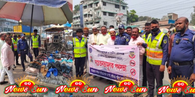 নাভারণ হাইওয়ে পুলিশের উদ্যোগে মহাসড়কে শৃঙ্খলা ফেরাতে জনসচেতনতামূলক পথসভা