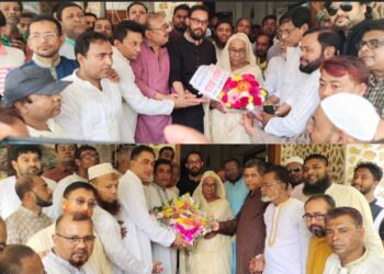 বিএনপির কেন্দ্রীয় কমিটির ভাইস-চেয়ারম্যান নার্গিস বেগম কে ফুল দিয়ে শুভেচ্ছা জানালেন শার্শা উপজেলা বিএনপি 