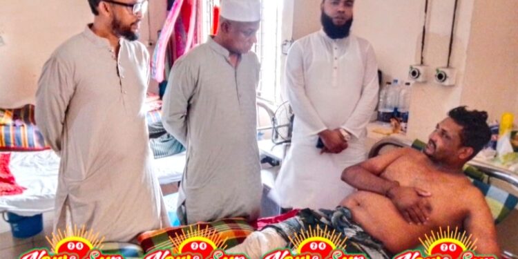 শার্শায় সন্ত্রাসীদের হামলার শিকার লালটু কে দেখতে গেলেন,বিএনপির খুলনা বিভাগের সাংগঠনিক সম্পাদক অনিন্দ্য ইসলাম অমিত