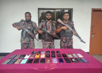 বেনাপোলে বিজিবির অভিযানে ৩৪টি ভারতীয় মোবাইল ফোন জব্দ