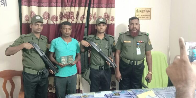 বাংলাদেশী ২০টি পাসপোর্টসহ ভারতীয় ট্রাক ড্রাইভার আটক