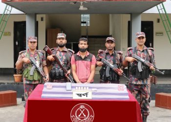 যশোরে ৫ পিস স্বর্ণের বারসহ আটক- ১