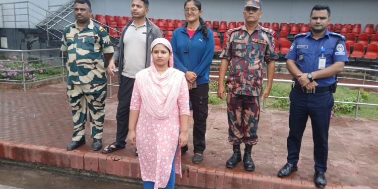 ভারত থেকে ট্রাভেল পারমিটে ফিরলেন এক বাংলাদেশি নারী