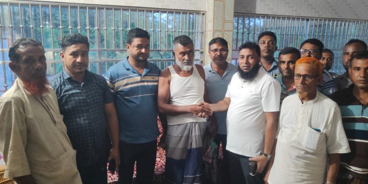 শার্শার উলাশীর বিএনপির অর্থ-বিষয়ক সম্পাদক,আলী হোসেন শারীরিকভাবে অসুস্থ তাকে দেখতে গেলেন, বিএনপির নেতা সহিদ আলী