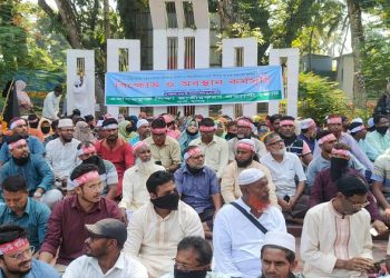 শার্শায় বাড়িভাড়া বৃদ্ধিসহ ৩ দফা দাবিতেঅবস্থান কর্মসূচি পালন করে এমপিওভুক্ত শিক্ষকরা