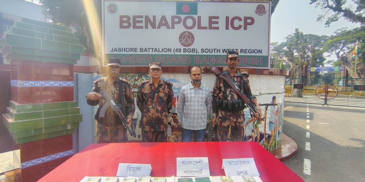 বেনাপোলে সৌদি রিয়াল ও ইউএস ডলারসহ এক বাংলাদেশী আটক