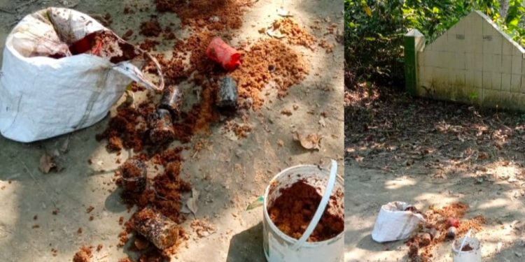 শার্শার গোগো সীমান্তের কবরস্থান থেকে ৬টি ককটেল উদ্ধার