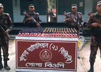 শার্শা সীমান্তে বিজিবি’র অভিযানে ৫৯৭ বোতল ভারতীয় মাদক কফ সিরাপ আটক