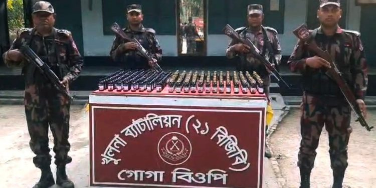 শার্শা সীমান্তে বিজিবি’র অভিযানে ৫৯৭ বোতল ভারতীয় মাদক কফ সিরাপ আটক