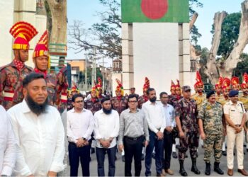 বেনাপোল সীমান্তের নোম্যান্সল্যান্ডে বিজিবি–বিএসএফ যৌথ রিট্রিট সিরিমনি প্যারেড অনুষ্ঠিত