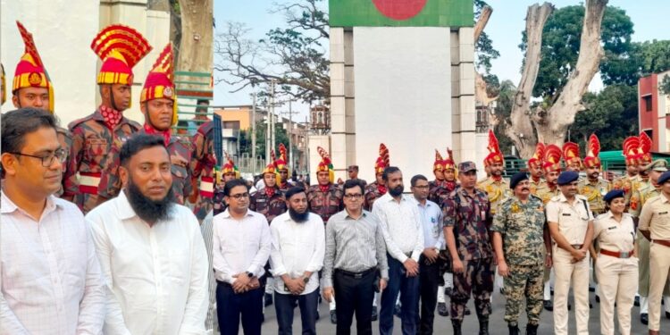 বেনাপোল সীমান্তের নোম্যান্সল্যান্ডে বিজিবি–বিএসএফ যৌথ রিট্রিট সিরিমনি প্যারেড অনুষ্ঠিত