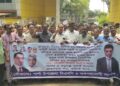 শার্শায় মানববন্ধন: বিতর্কিত পুলিশ সদস্য জুয়েলকে বরখাস্ত  ও আইনজীবী মিন্টুর বিরুদ্ধে মিথ্যা মামলা প্রত্যাহারের দাবি