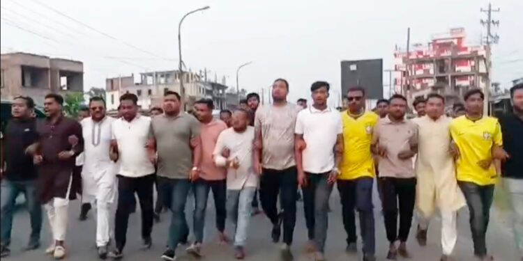 নিষিদ্ধ ঘোষিত সংগঠনের মিছিলের প্রতিবাদে ছাত্রদলের বিক্ষোভ মিছিল